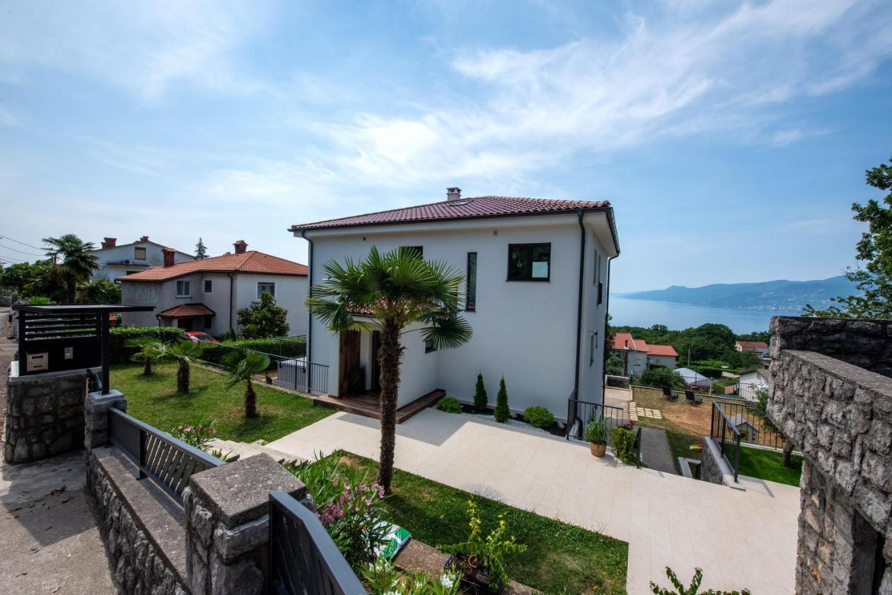 Apartments Alba Chiara Кастав Екстериор снимка