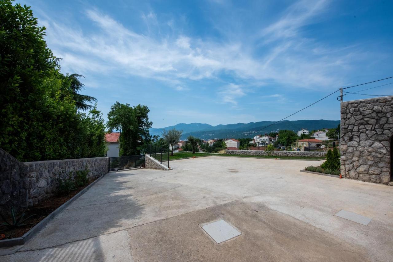 Apartments Alba Chiara Кастав Екстериор снимка