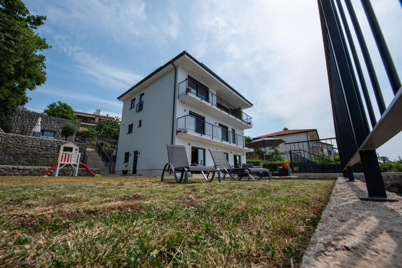 Apartments Alba Chiara Кастав Екстериор снимка