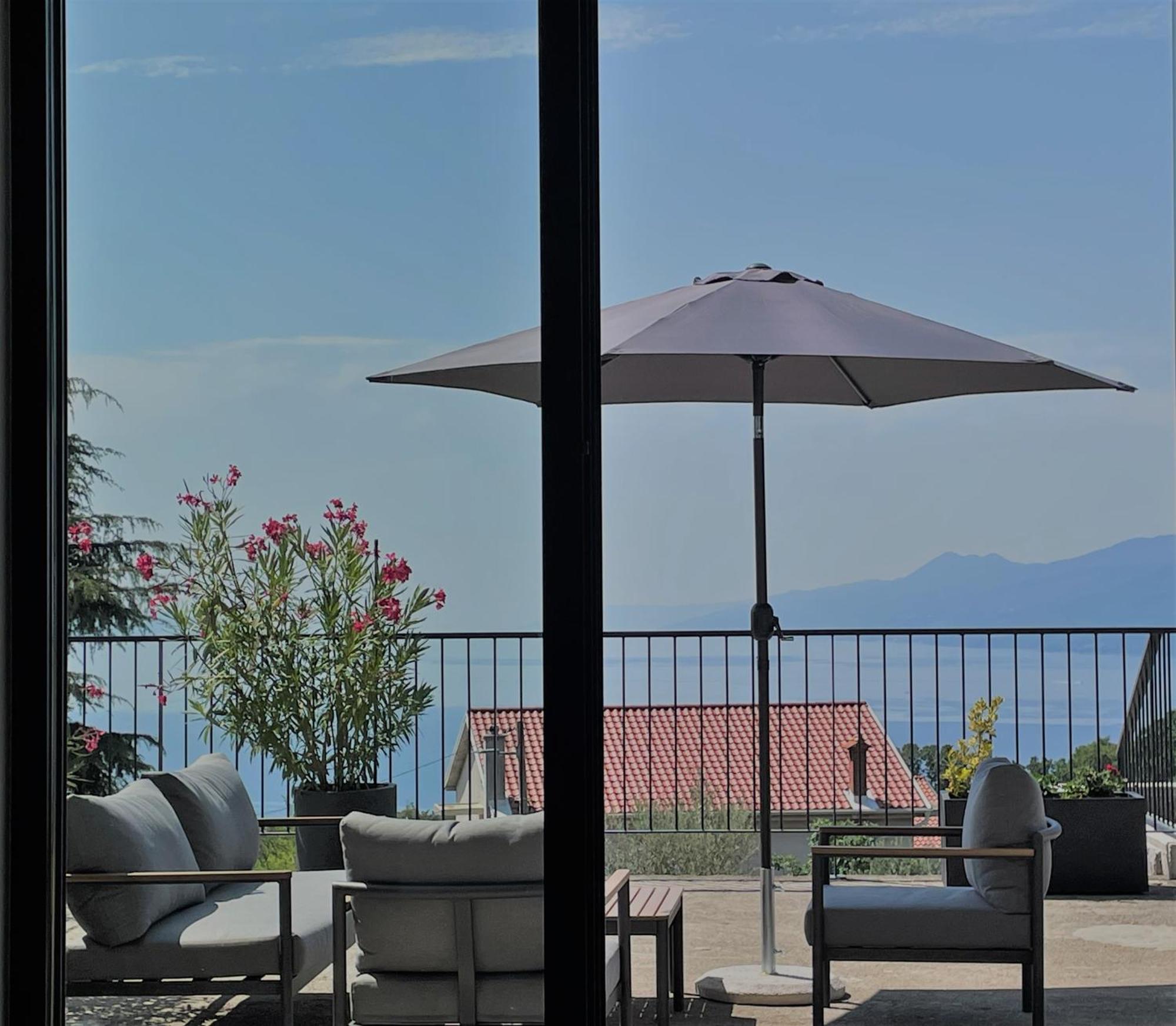 Apartments Alba Chiara Кастав Екстериор снимка