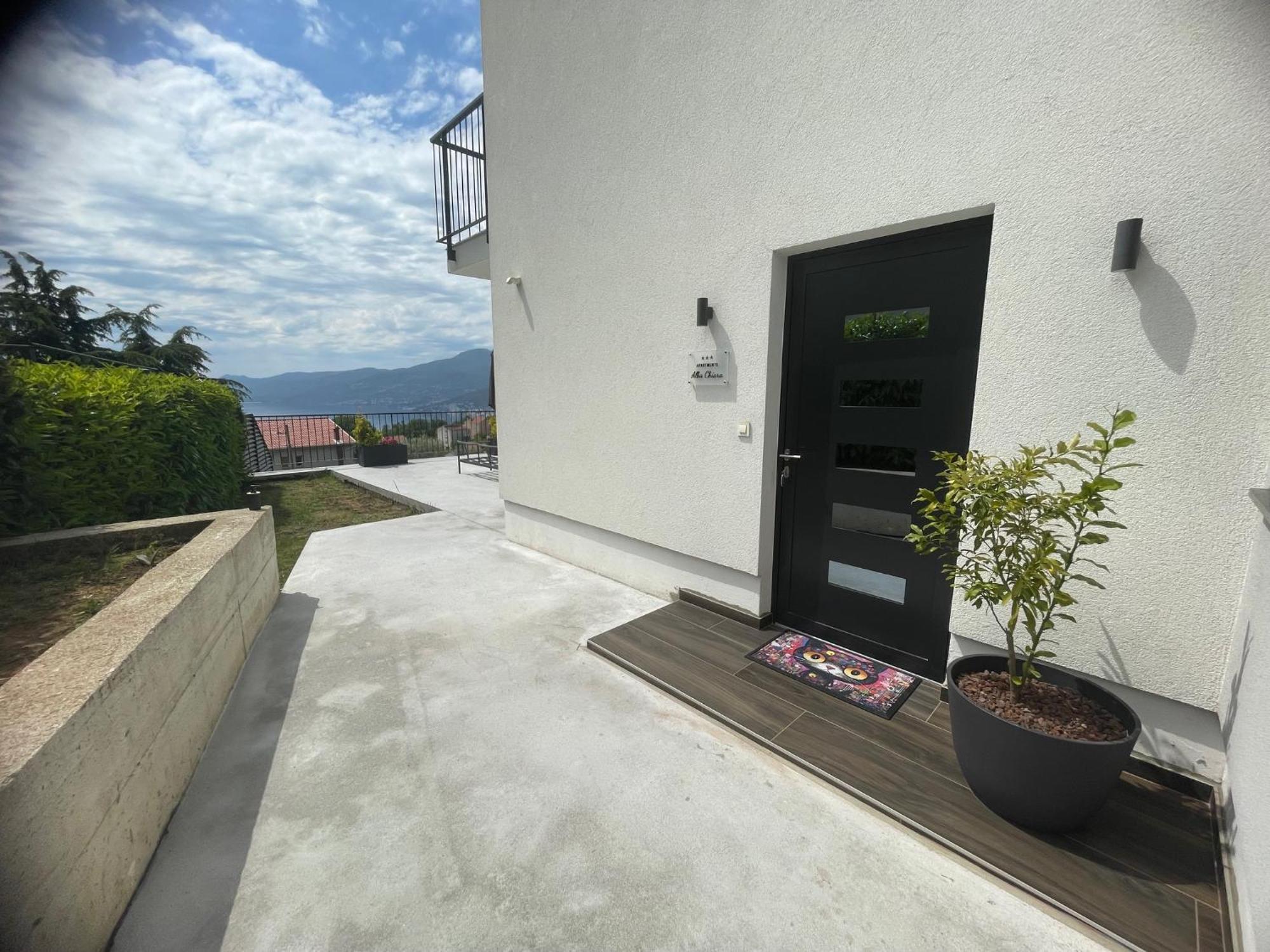Apartments Alba Chiara Кастав Екстериор снимка