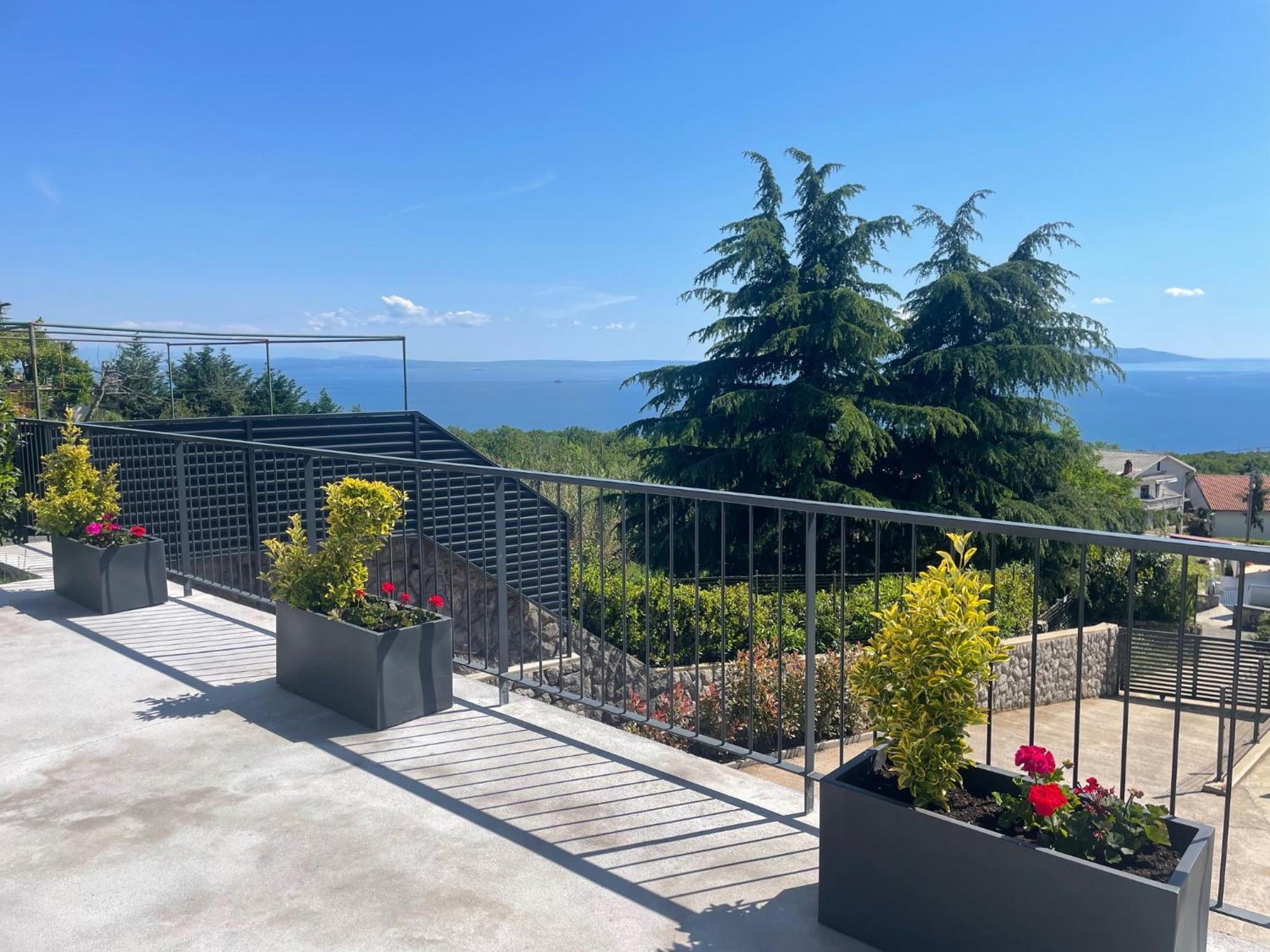 Apartments Alba Chiara Кастав Екстериор снимка