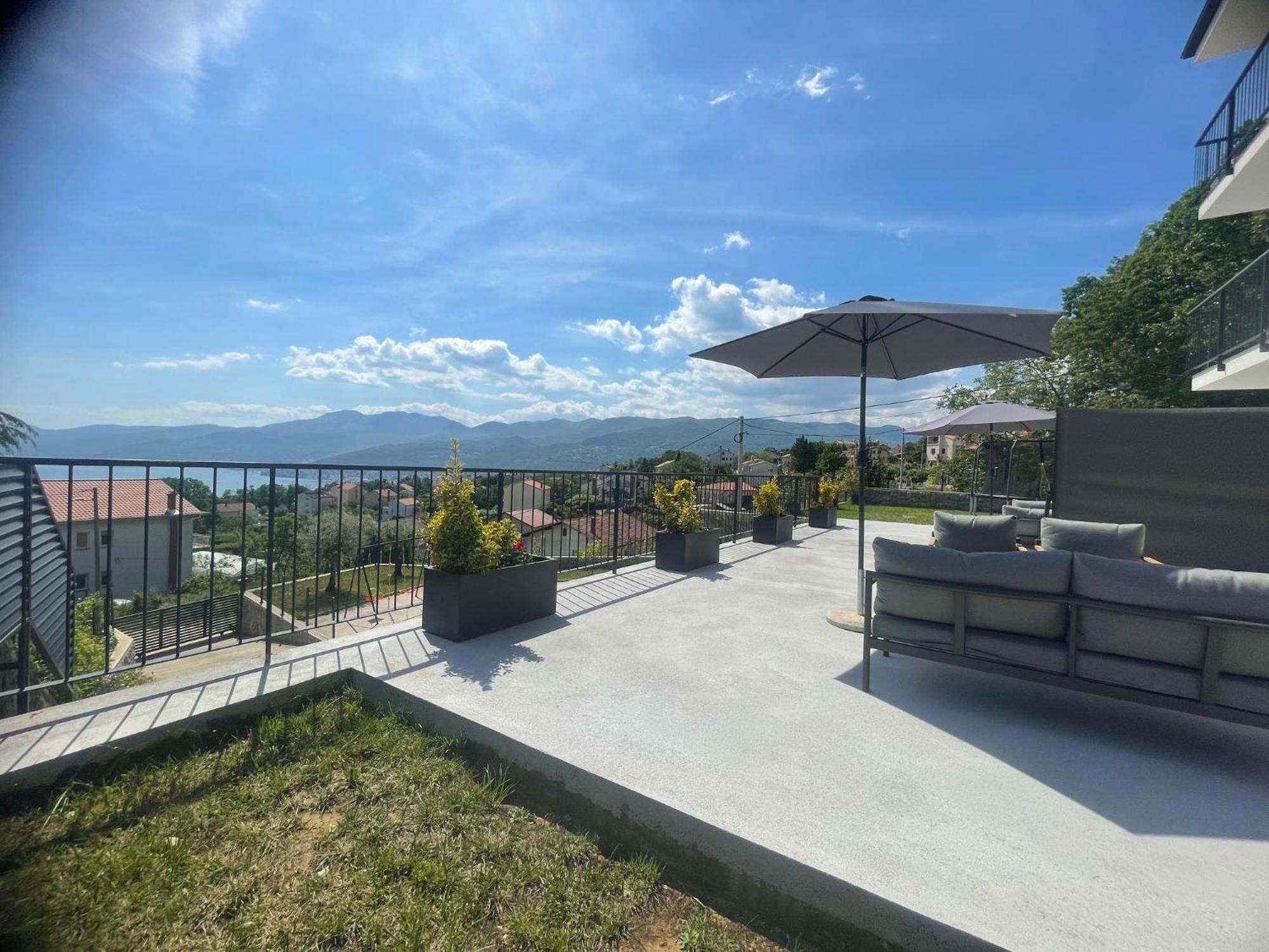 Apartments Alba Chiara Кастав Екстериор снимка