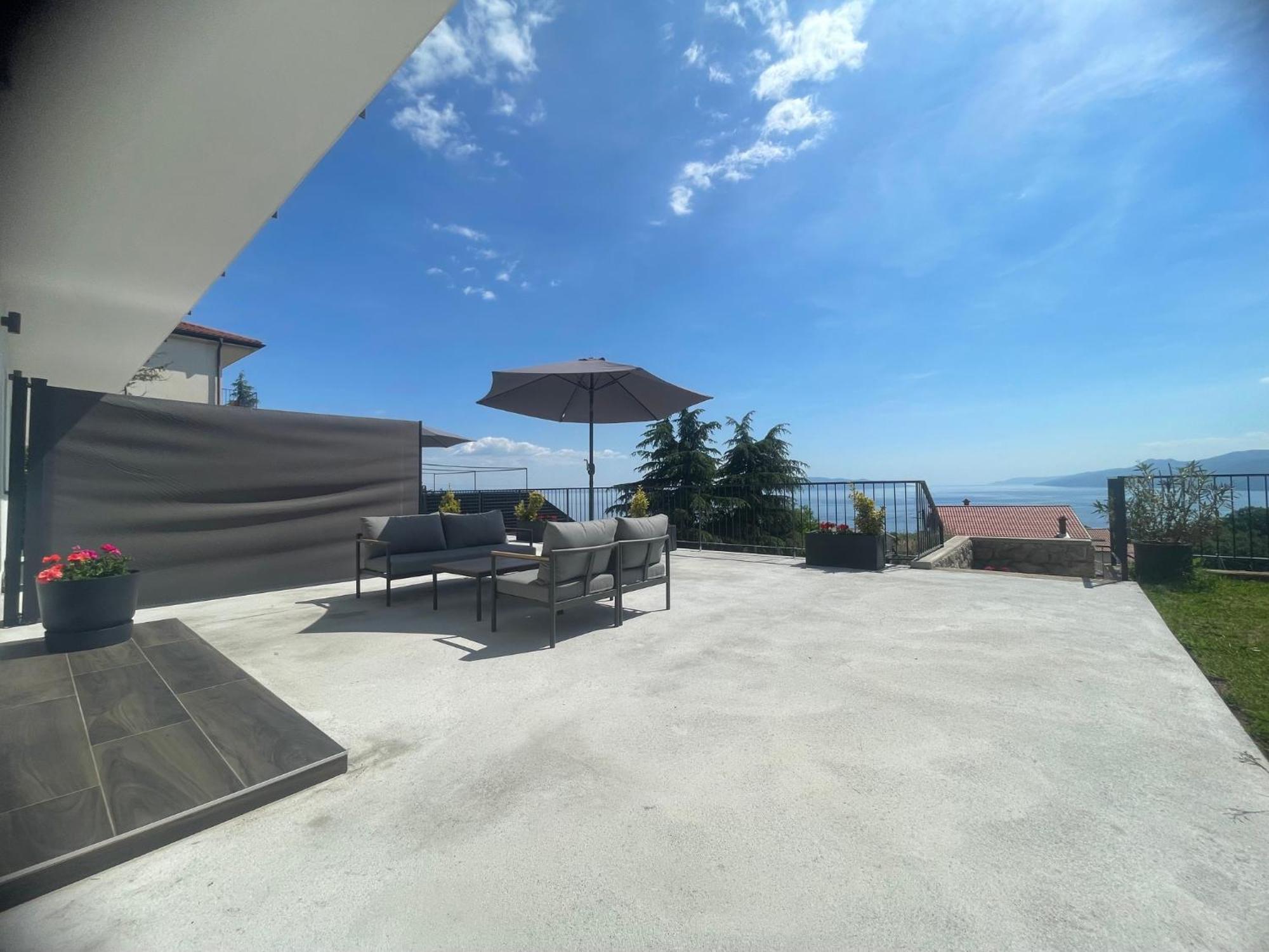 Apartments Alba Chiara Кастав Екстериор снимка