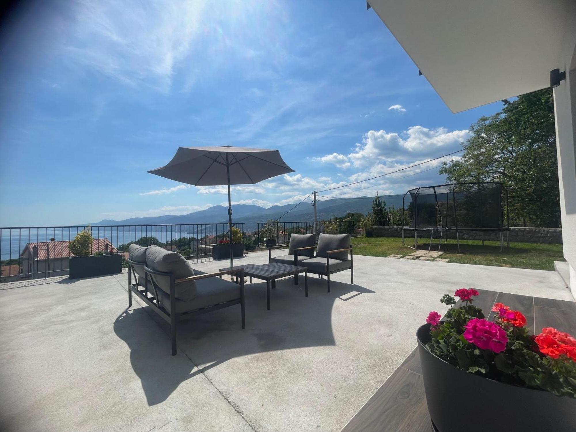 Apartments Alba Chiara Кастав Екстериор снимка