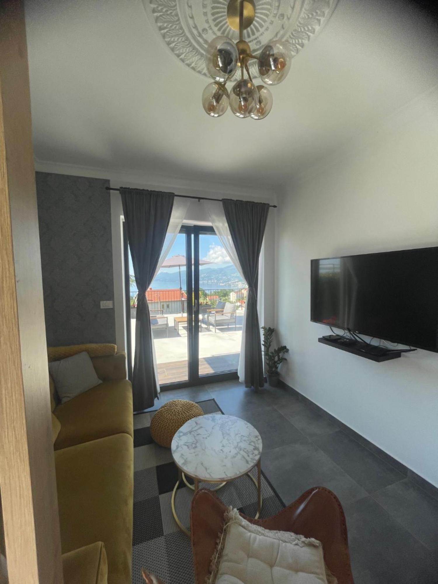 Apartments Alba Chiara Кастав Екстериор снимка