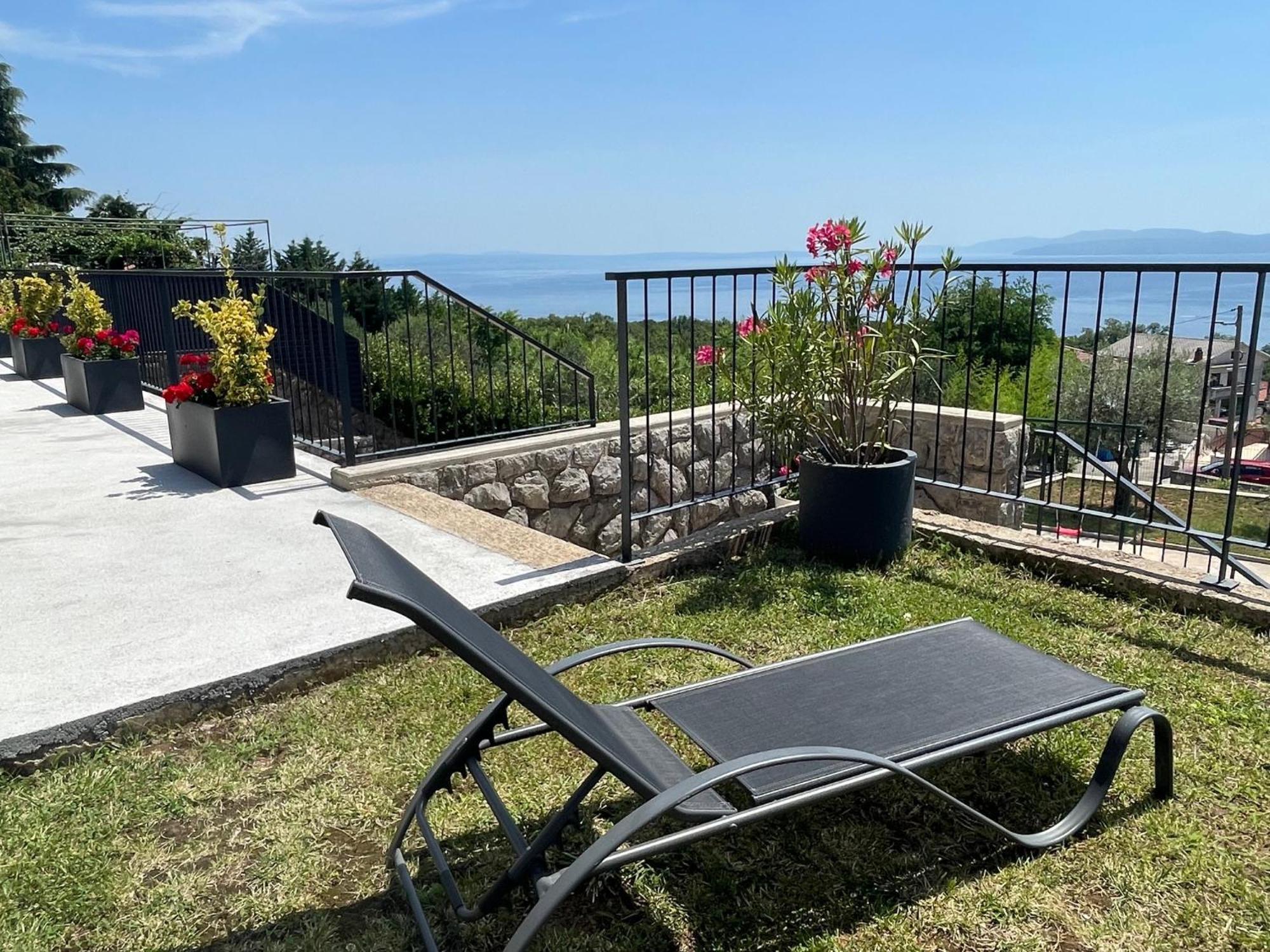 Apartments Alba Chiara Кастав Екстериор снимка